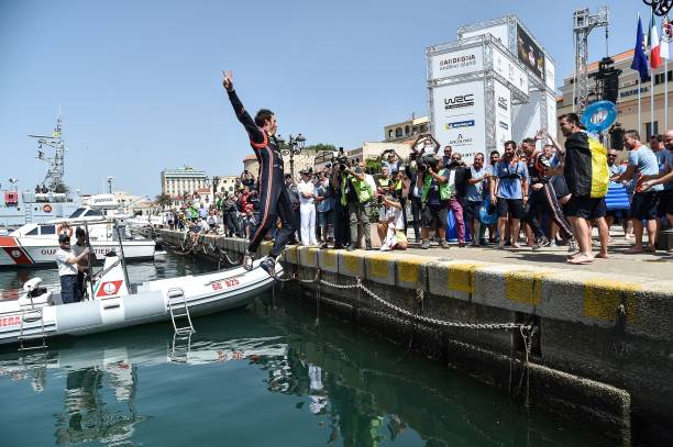 如何讓游泳比賽作文既有畫(huà)面感又有真情實(shí)感？