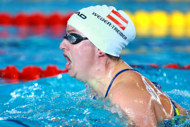 女生游泳訓練強度大嗎？青少年體能發(fā)展解析