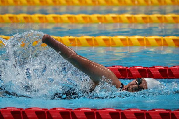 游泳教練兼職與全職收入對(duì)比：哪個(gè)更劃算？