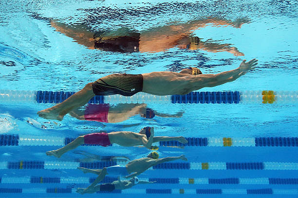 游泳全攻略：從基礎(chǔ)動作到比賽技巧的完整指南