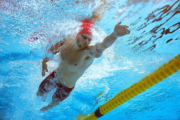 游泳館是否提供水深標(biāo)識(shí)和安全提示？