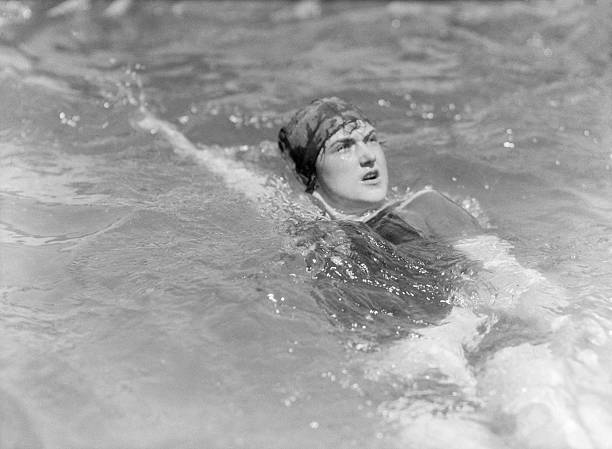 兒童游泳一二三級標準：如何選擇適合的游泳教練？