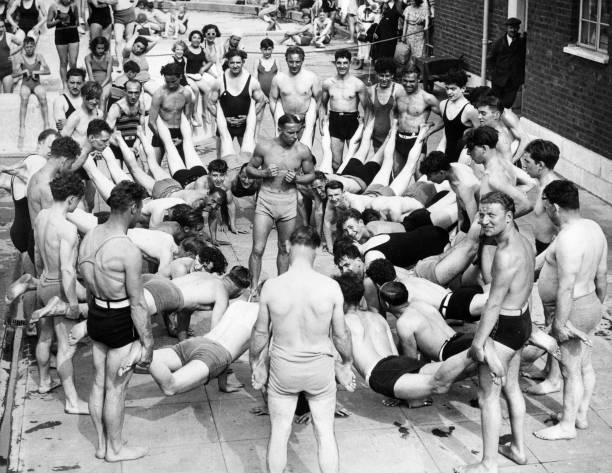 游泳池風景畫：不同視角下的水上世界