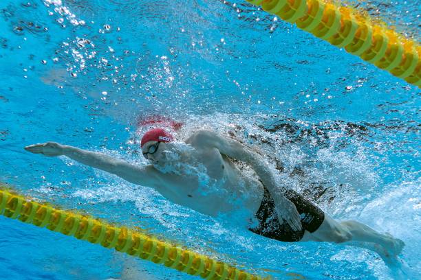 自由泳滾翻動(dòng)作的步驟詳解