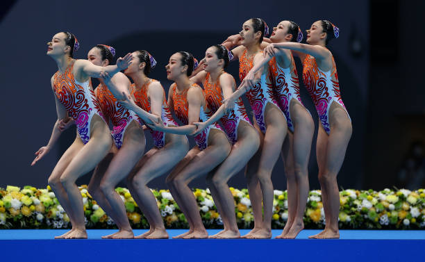 中國花樣游泳隊(duì)用我愛你中國征服世界舞臺