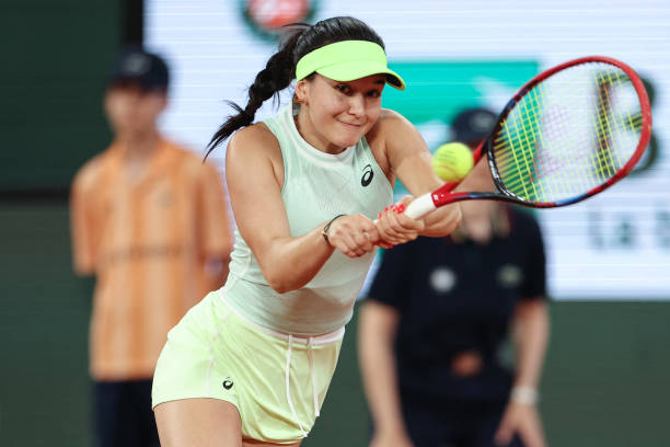 網(wǎng)球捷報(bào)：何金昌逆轉(zhuǎn)取勝，晉級(jí)八強(qiáng)