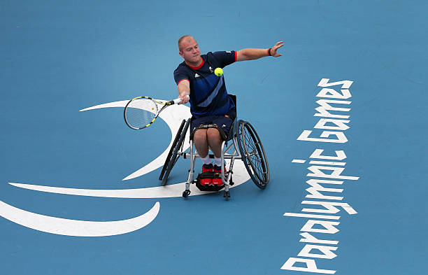 紅土場上的名人堂：法網(wǎng)球場命名與網(wǎng)球傳奇人物的關(guān)聯(lián)