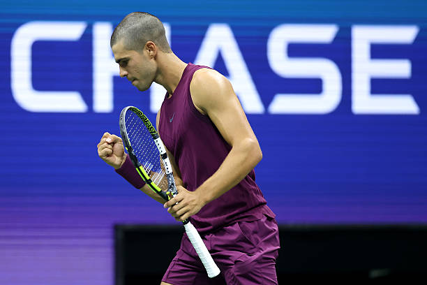 網(wǎng)球直播平臺在線觀看網(wǎng)站中的道德困境：虛擬身份與真實人性的沖突