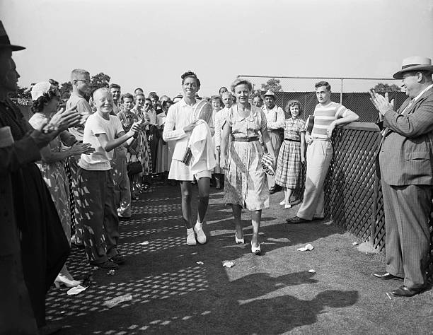 國(guó)際網(wǎng)聯(lián)規(guī)定的單打場(chǎng)地尺寸是多少？