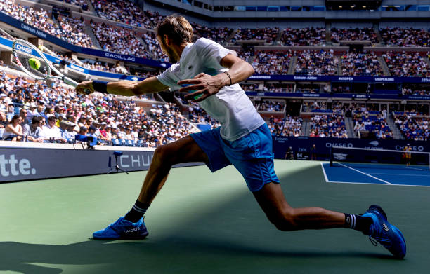 網(wǎng)球女王誕生記：校園網(wǎng)球部的巔峰對(duì)決