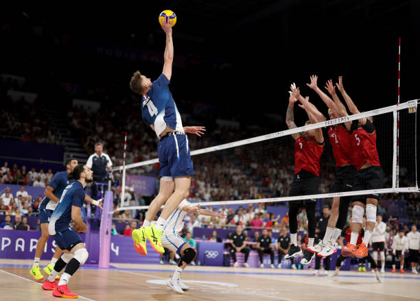 排球過中線犯規(guī)的判定標(biāo)準(zhǔn)與責(zé)任主體探討