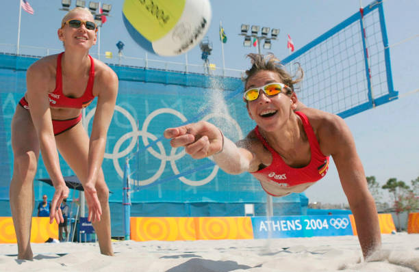 中考排球考試規(guī)范動(dòng)作示范視頻