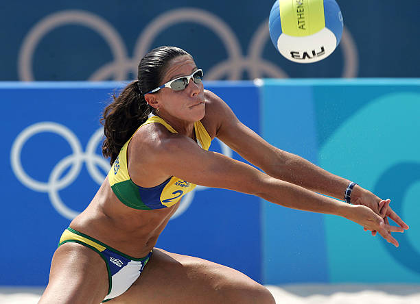 室內(nèi)外排球場標準尺寸對比