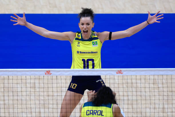 鐵榔頭的傳奇：郎平的排球生涯與成就