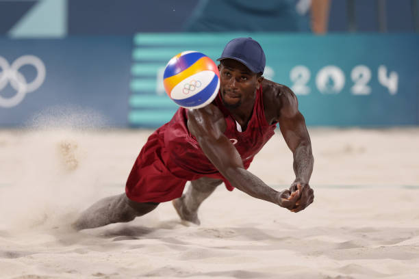 張常寧泳裝拍攝花絮:從球場(chǎng)到泳池的多面魅力