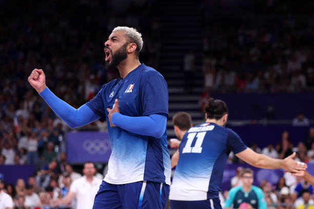 手繪排球場(chǎng)地示意圖：尺寸與標(biāo)記詳解