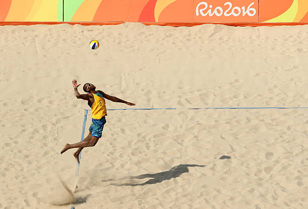 排球比賽規(guī)則理論教案：裁判手勢與判罰標準解析