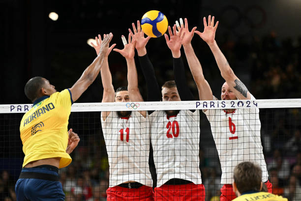 丁霞丈夫罕見露面：陪伴妻子出席活動