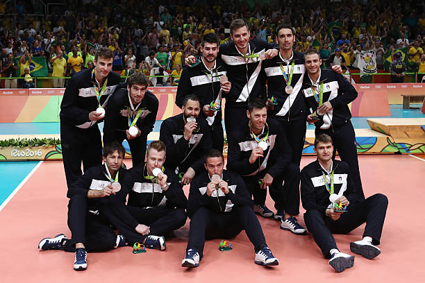 排球規(guī)則解析：發(fā)球失敗后隊(duì)員能否繼續(xù)擊球？