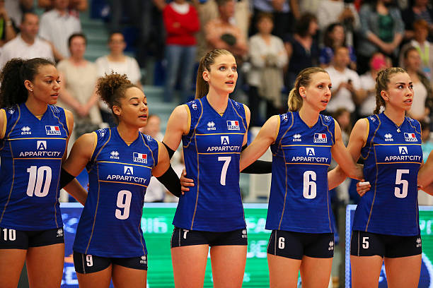 初中排球體能訓(xùn)練：增強(qiáng)彈跳力和反應(yīng)速度