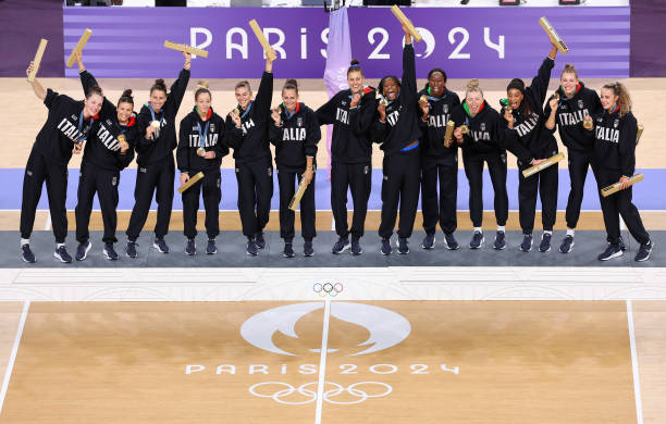 女生排球發(fā)球常見錯誤及糾正方法