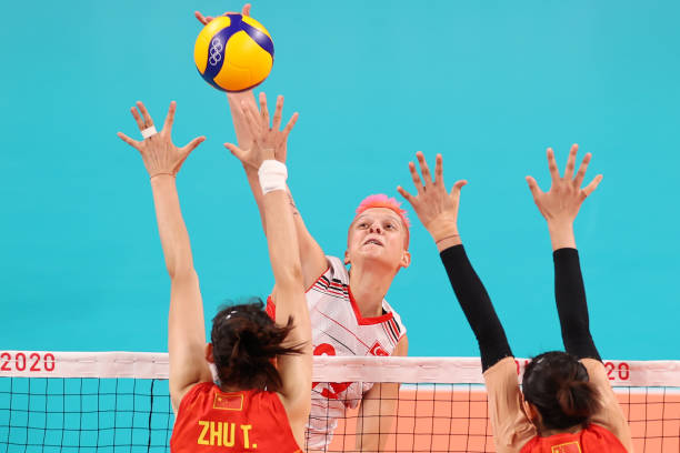 發(fā)球后換位是否違規(guī)？排球規(guī)則解讀