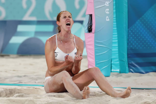 如何正確設(shè)置排球比賽場地？