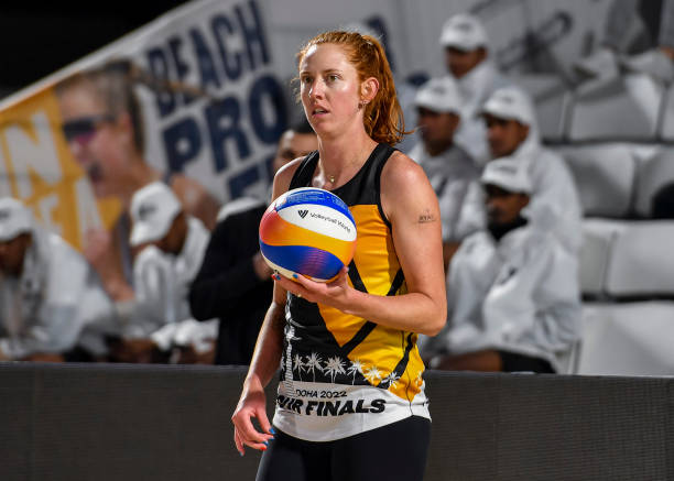 排球場(chǎng)地各區(qū)域尺寸圖解：發(fā)球區(qū)與替補(bǔ)席位置