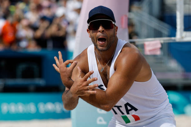 趙蕊蕊與隊(duì)友的戰(zhàn)術(shù)配合：解析女排奪冠秘訣