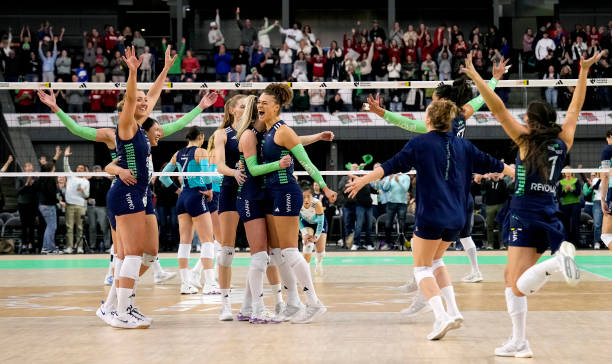 為什么室內排球場的凈高至少需要7米？