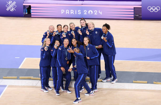 插上進(jìn)攻戰(zhàn)術(shù)的球員角色分配：圖解分工與協(xié)作要點(diǎn)