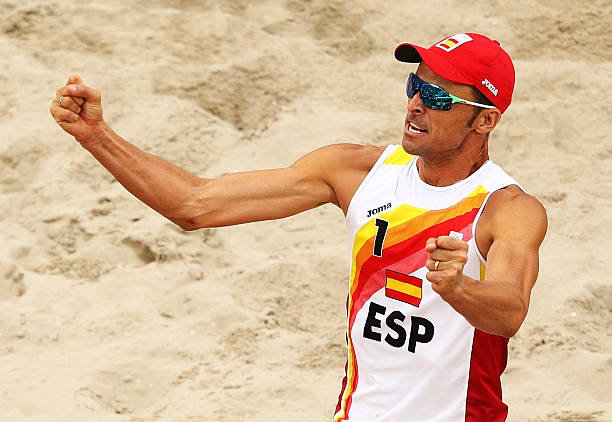 小學(xué)生排球基本功訓(xùn)練：墊球、傳球、發(fā)球詳解