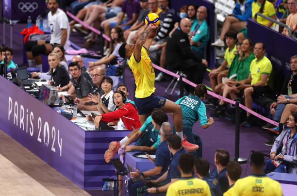 馮坤丈夫家族企業(yè)版圖：從實(shí)業(yè)到投資的商業(yè)帝國(guó)