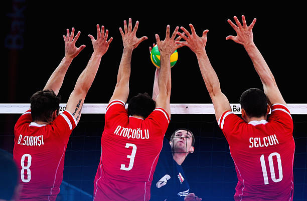 初中排球技巧提升：如何正確進行扣球與攔網(wǎng)