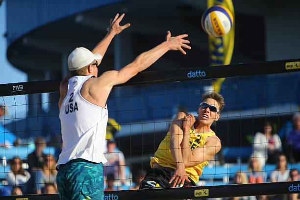 排球優(yōu)秀教案設(shè)計：從基礎(chǔ)動作到戰(zhàn)術(shù)配合的全方位指導(dǎo)