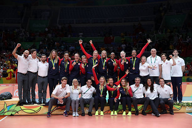 排球魚躍動作分解：手部、身體和腳步的協(xié)調(diào)配合