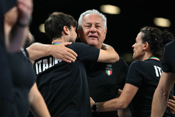 馮坤擔任隊長期間，中國女排的隊友們都有誰？