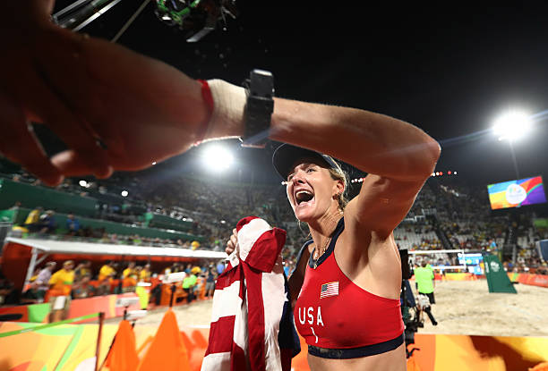 兩位排球女王：內(nèi)斯里漢與朱婷的職業(yè)生涯對(duì)比