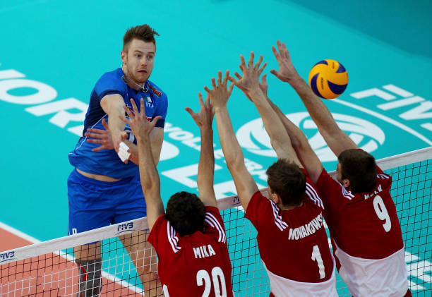 過中線犯規(guī)的判定標準：排球裁判視角解析