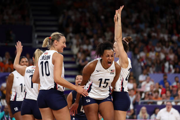 從入門(mén)到精通：排球?qū)髑騽?dòng)作要領(lǐng)指南