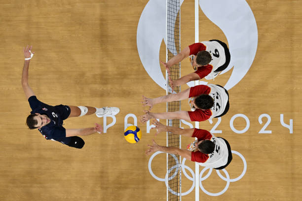 排球比賽中觸網(wǎng)犯規(guī)的手勢詳解