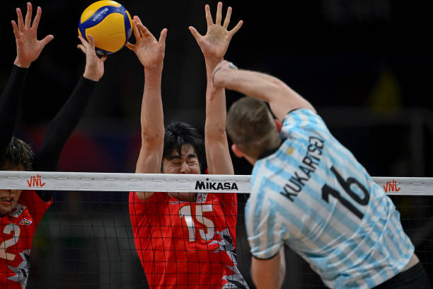 排球文化的藝術(shù)呈現(xiàn)：繪畫中的經(jīng)典主題與象征意義