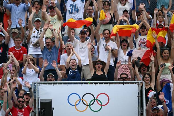 青春與汗水交織！粵語(yǔ)新排球女將展現(xiàn)排球少女的拼搏精神