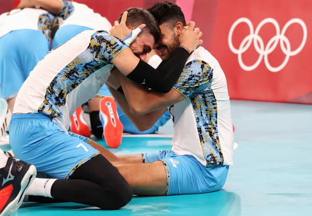 排球發(fā)球姿勢(shì)訓(xùn)練：提升發(fā)球力量與穩(wěn)定性的視頻指導(dǎo)