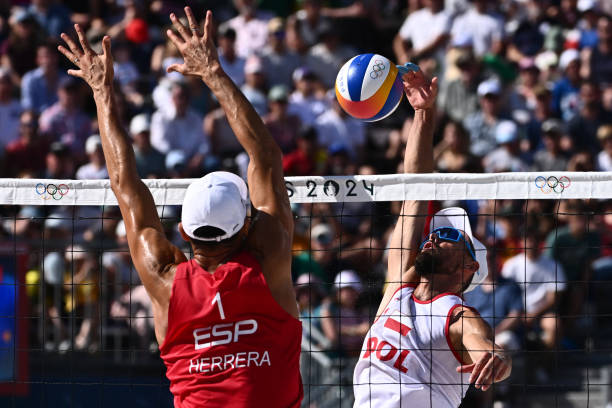 教練視角：如何訓(xùn)練球員避免過中線違例