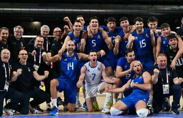 排球比賽隊伍人數(shù)詳解：一隊幾人？上場幾人？