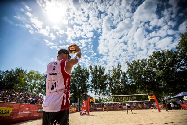 如何達到中考排球墊球滿分？個數(shù)要求及訓練方法