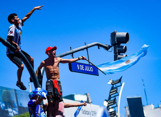 世界杯吉祥物L(fēng)a'eeb價格走勢：2022年至今市場行情如何？