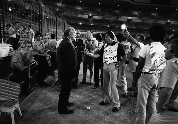 世界杯乒乓球賽每幾年舉辦一次？